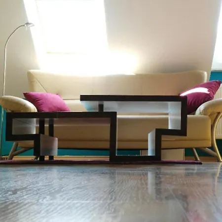 Zwischen Bauhaus Und Park Georgium Homestay