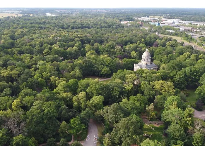 Zwischen Bauhaus Und Park Georgium *